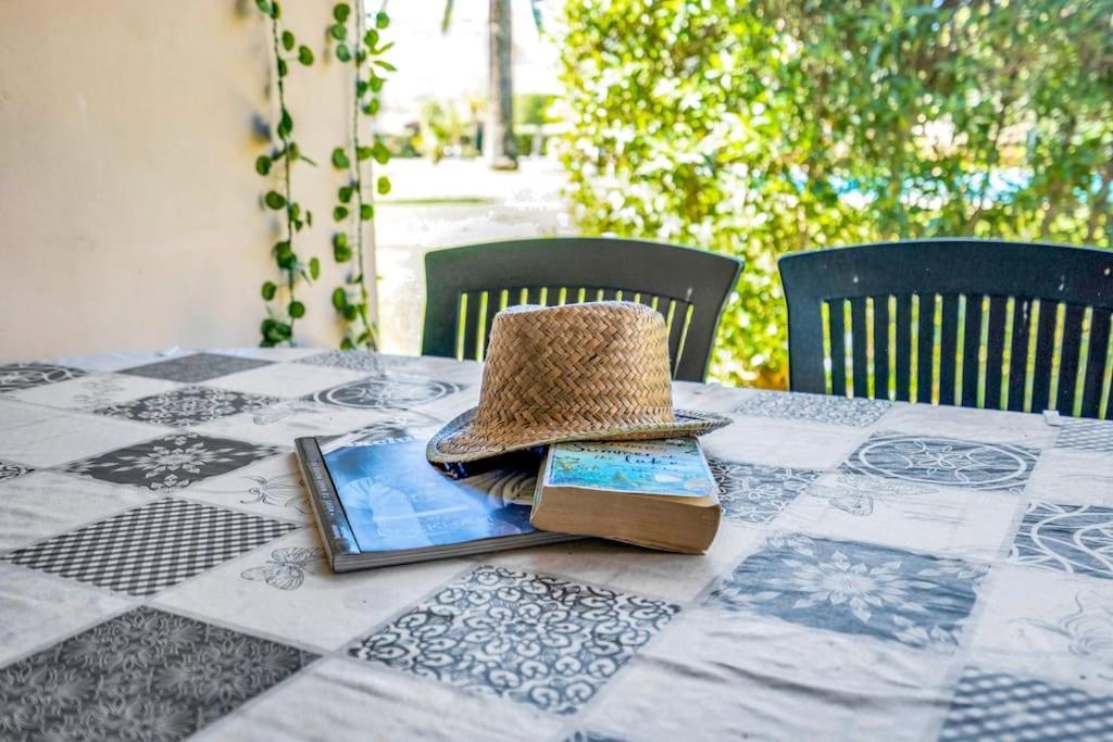 La Isla Casa Barnaby * Platja de Larenal