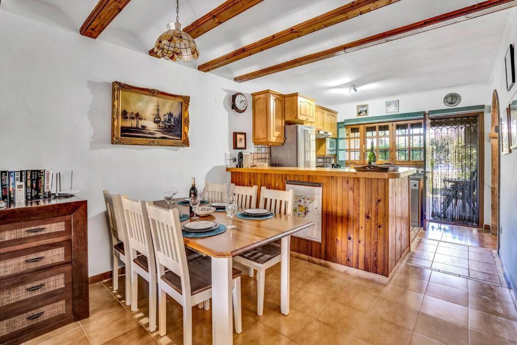 La Isla Casa Barnaby Platja de Larenal